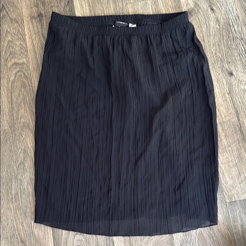 H&M Black Pleated Pencil Skirt Knee-Length